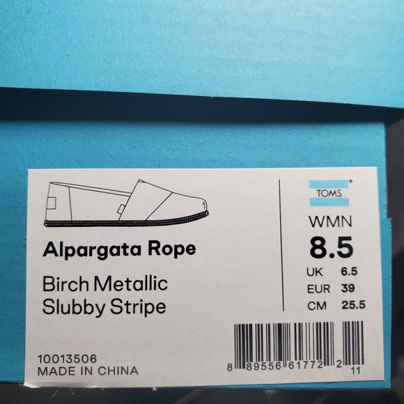 TOMS - Picture 2 of 6